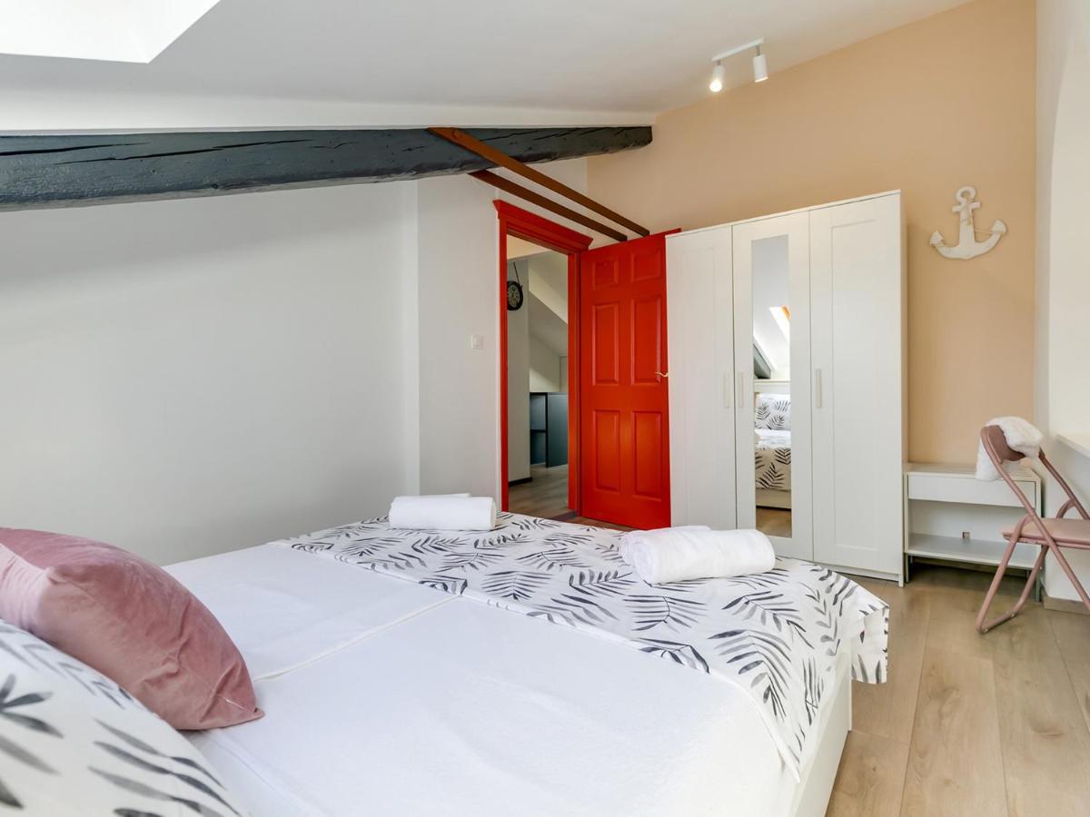 Fantattic Apartment City Center โปเรช ภายนอก รูปภาพ